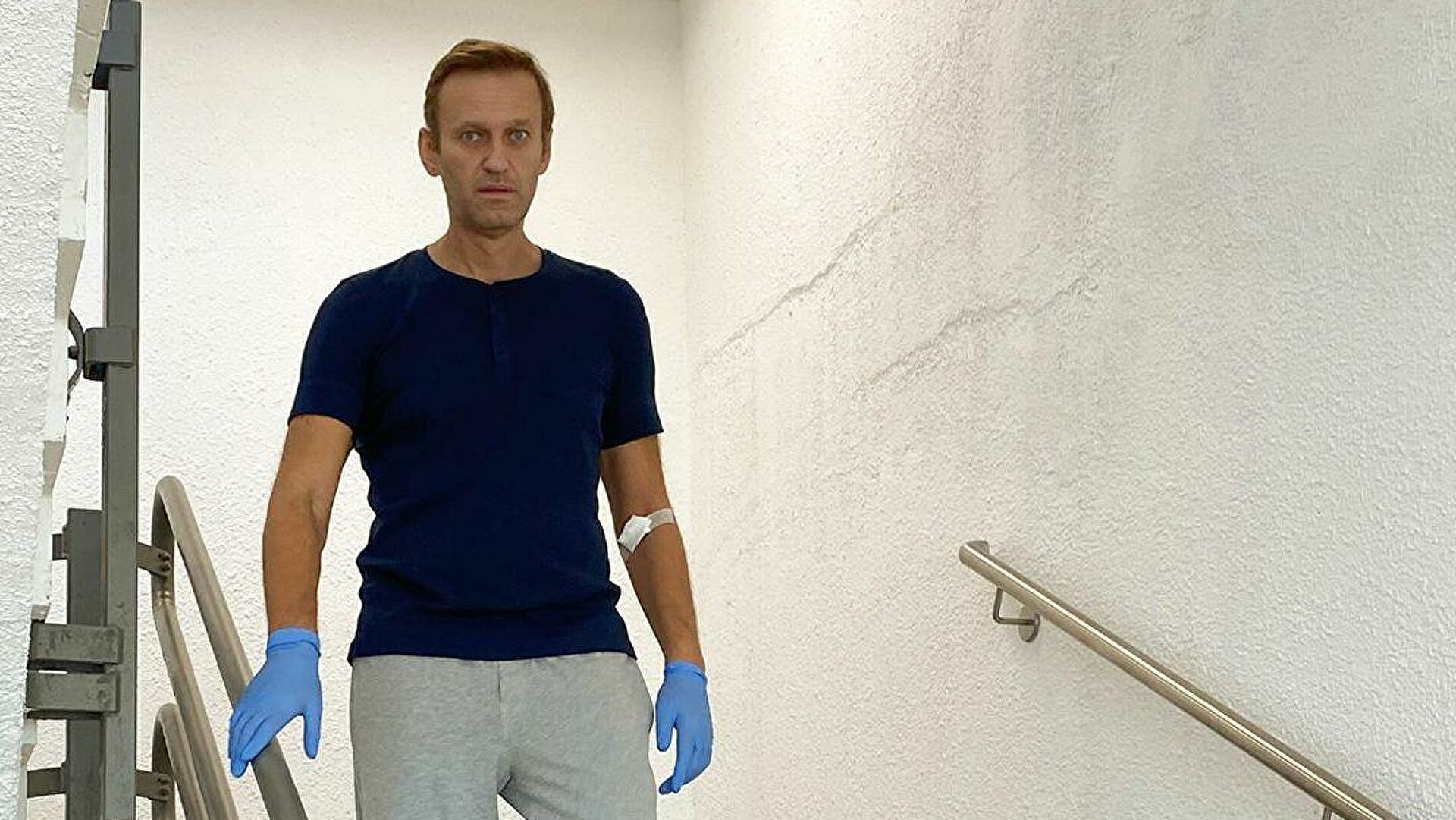 Навальный после отравления 